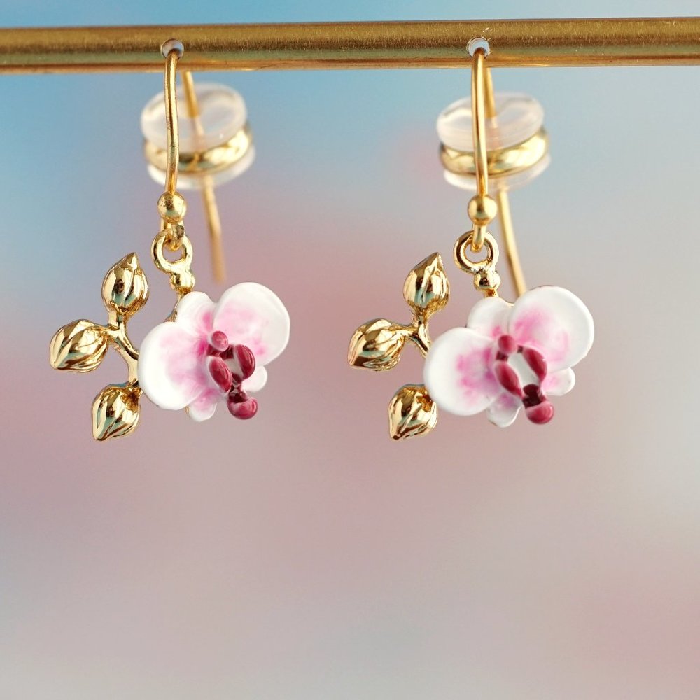 Beautiful white orchid earrings floral earrings plant earrings wedding earrings
